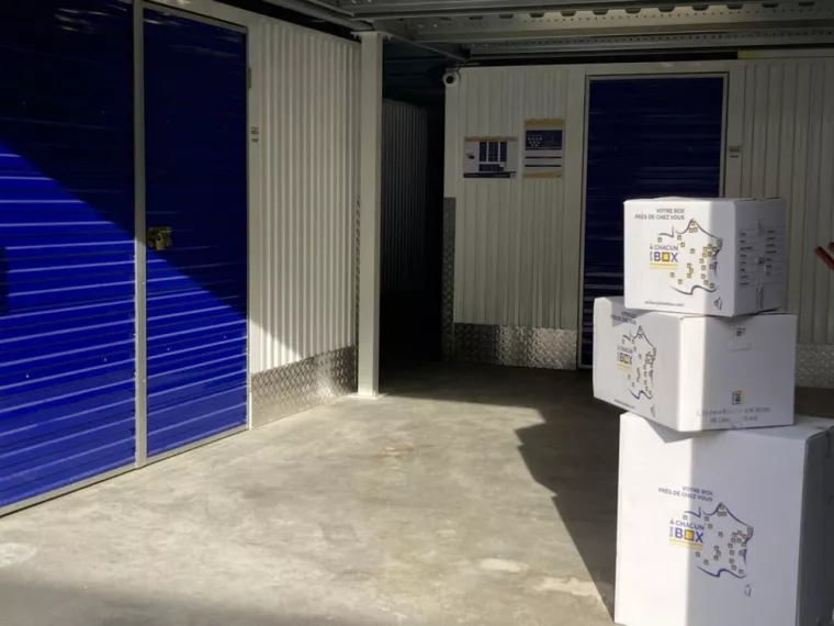 Louer un box individuel sur mesure avec cloisons métalliques sécurisées, alarme et vidéo surveillance, Ajaccio, À Chacun Son Box Ajaccio
